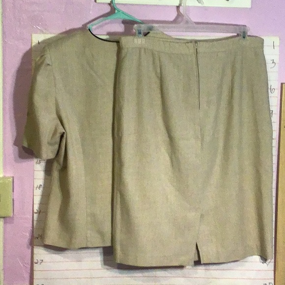 JESSICA HOWARD women’s skirt w/jacket  (skirt sz16)  beige - Picture 3 of 4